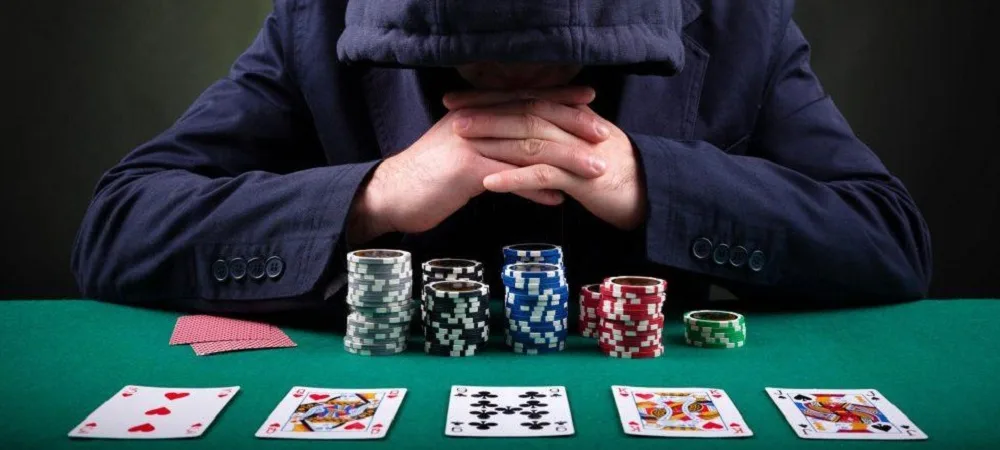 Psychology and Basics of Bluffing in Online Poker 